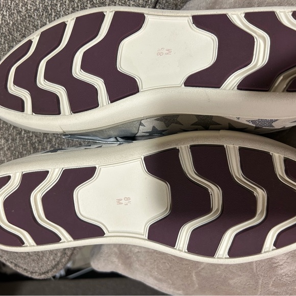 Vaneli Sport Odelet Silver Star Slip On Sneaker - Picture 4 of 9